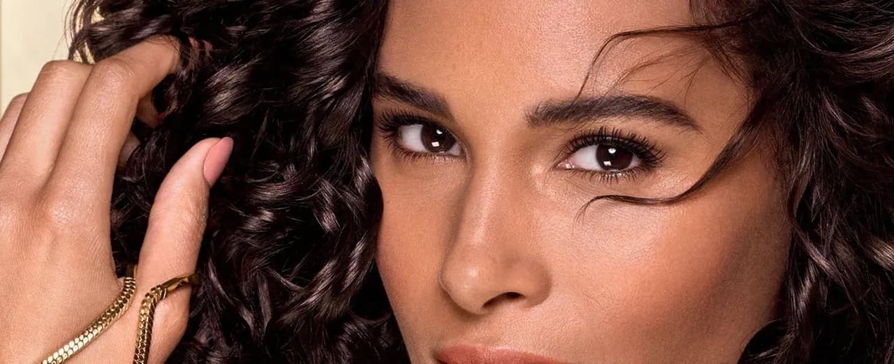 Pelo rizado o liso: descubre cuál es el mejor para ti y su cuidado