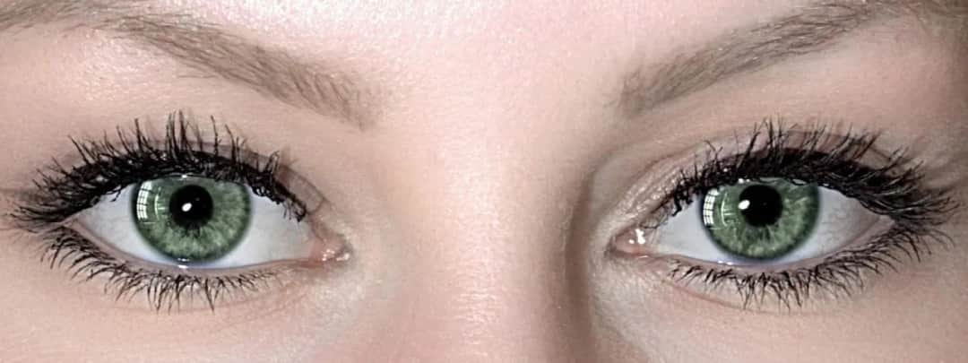 Maquillaje para un vestido verde: realza tu look con estos consejos