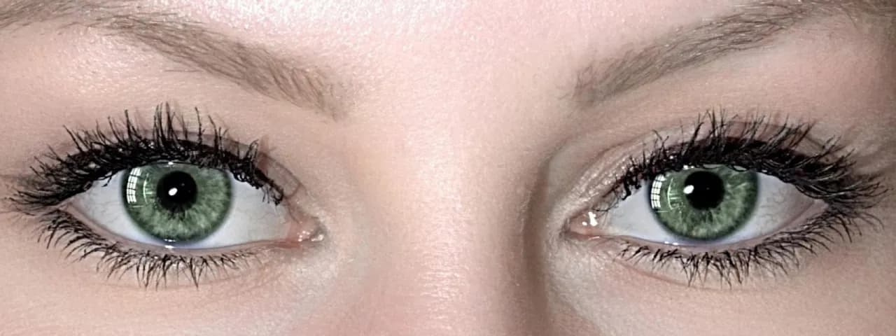 Maquillaje para un vestido verde: realza tu look con estos consejos