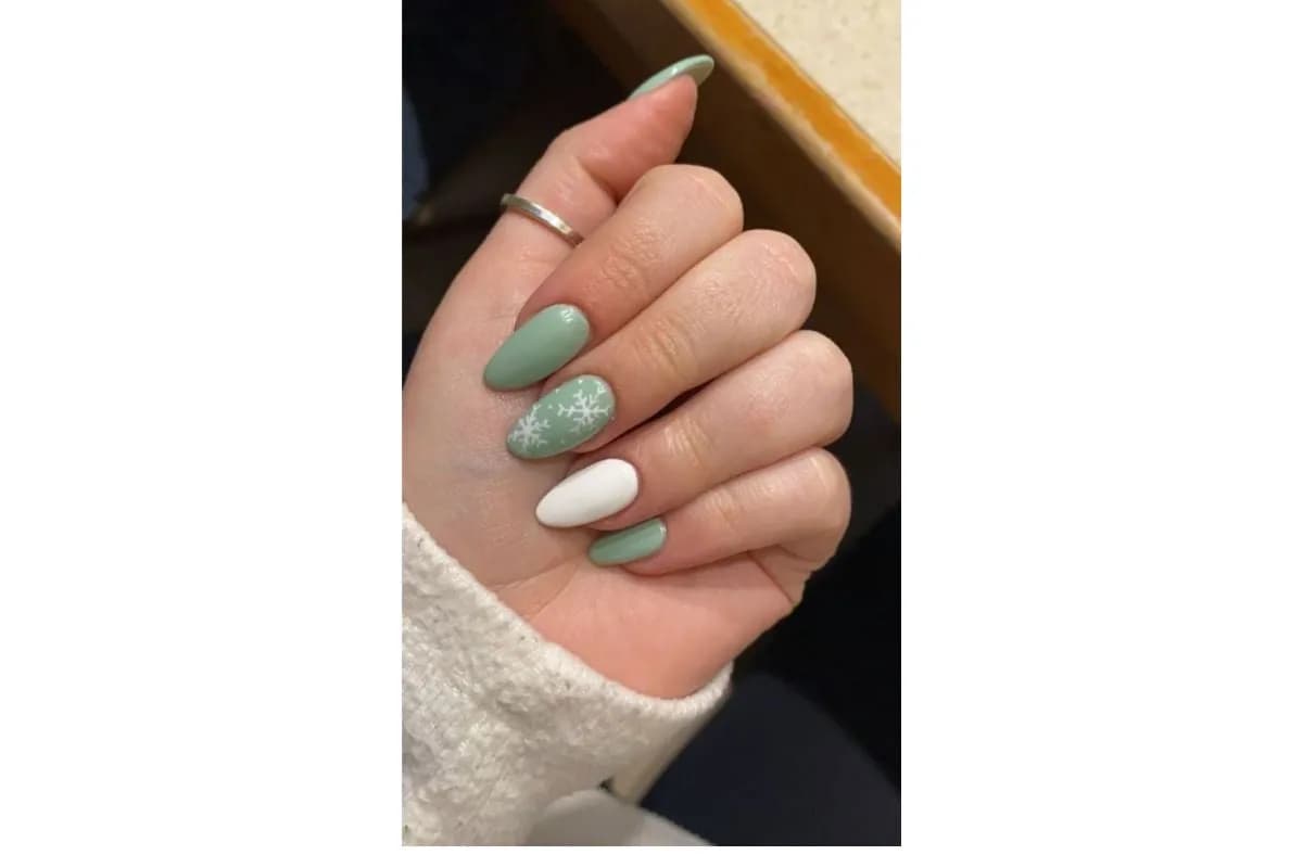 Uñas de Navidad elegante: ideas sofisticadas para brillar esta temporada