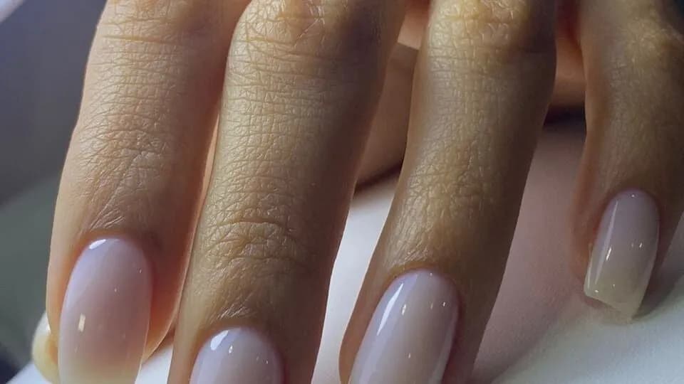 Uñas en valenciano: los mejores salones y servicios que no te puedes perder