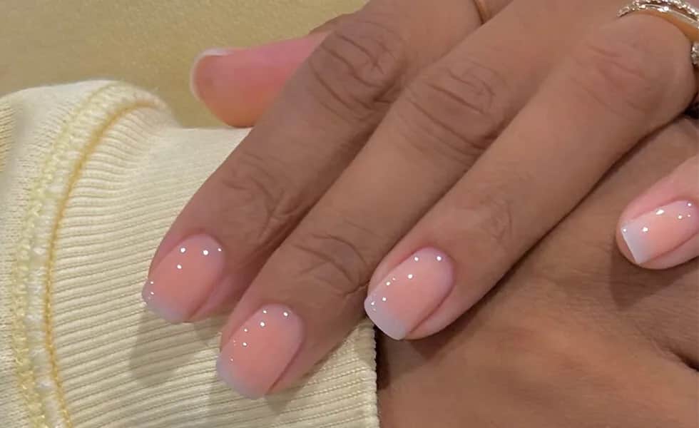 Uñas discretas: Elegancia minimalista para cada ocasión especial