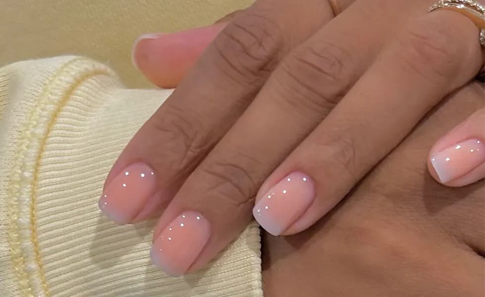 Uñas discretas: Elegancia minimalista para cada ocasión especial